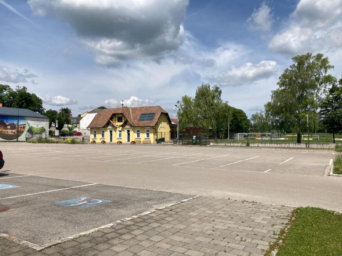 Hotel Kolpingsfamilie Poysdorf Exteriér fotografie