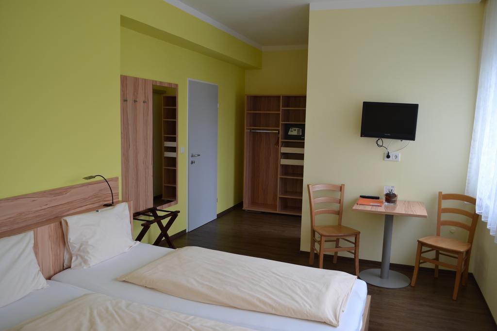 Hotel Kolpingsfamilie Poysdorf Exteriér fotografie