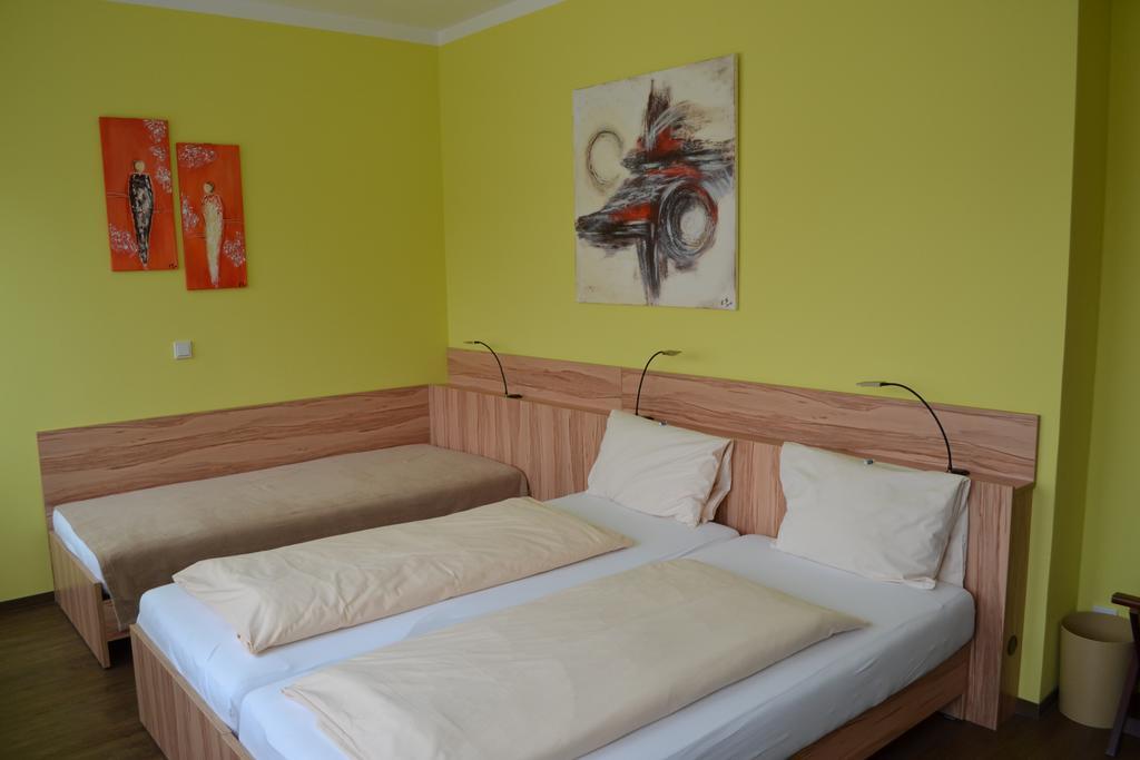 Hotel Kolpingsfamilie Poysdorf Exteriér fotografie